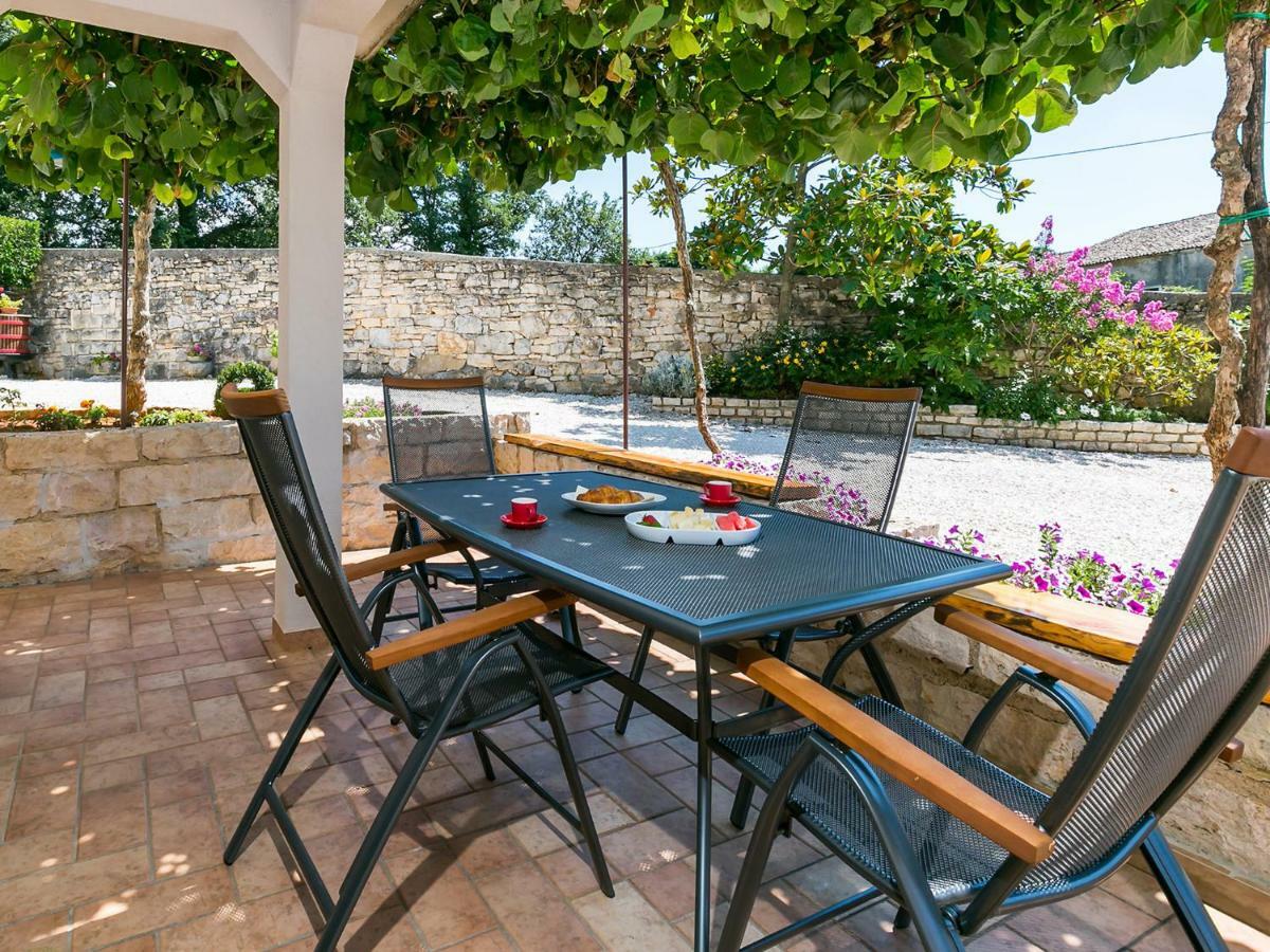 Ferienwohnung Ninas - Free Wine&Spirit Tasting Višnjan Exterior foto